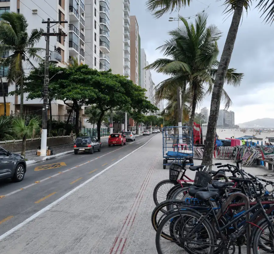 Beachfront avenue around the corner from Hotel Casarão Pitangueiras with palm trees and bicycles by Pitangueiras Beach.